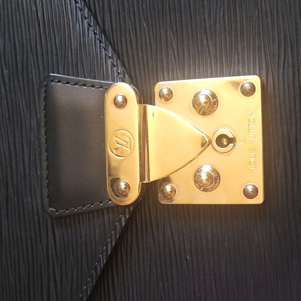 LV Clutch WITH Clutch Strap Clochette & Key! - Picture 14 of 17